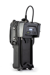 38-Link适配器被安装在38DL PLUS测厚仪的后面板上。