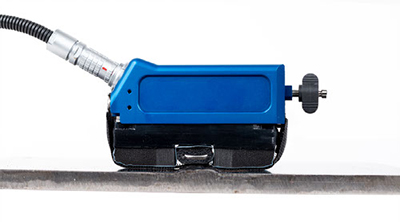 焊缝上的MagnaFORM探头