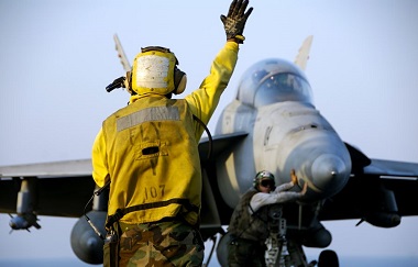 使用适用于维护的视频内窥镜为军用飞机的任务准备提供支持