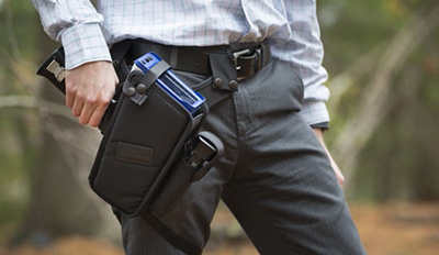 将分析仪放置在机套中,可以解放出双手