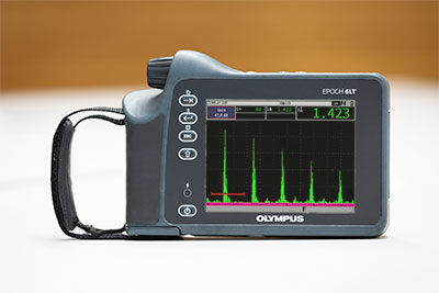 探伤仪配备了高动态脉冲发生器/接收器