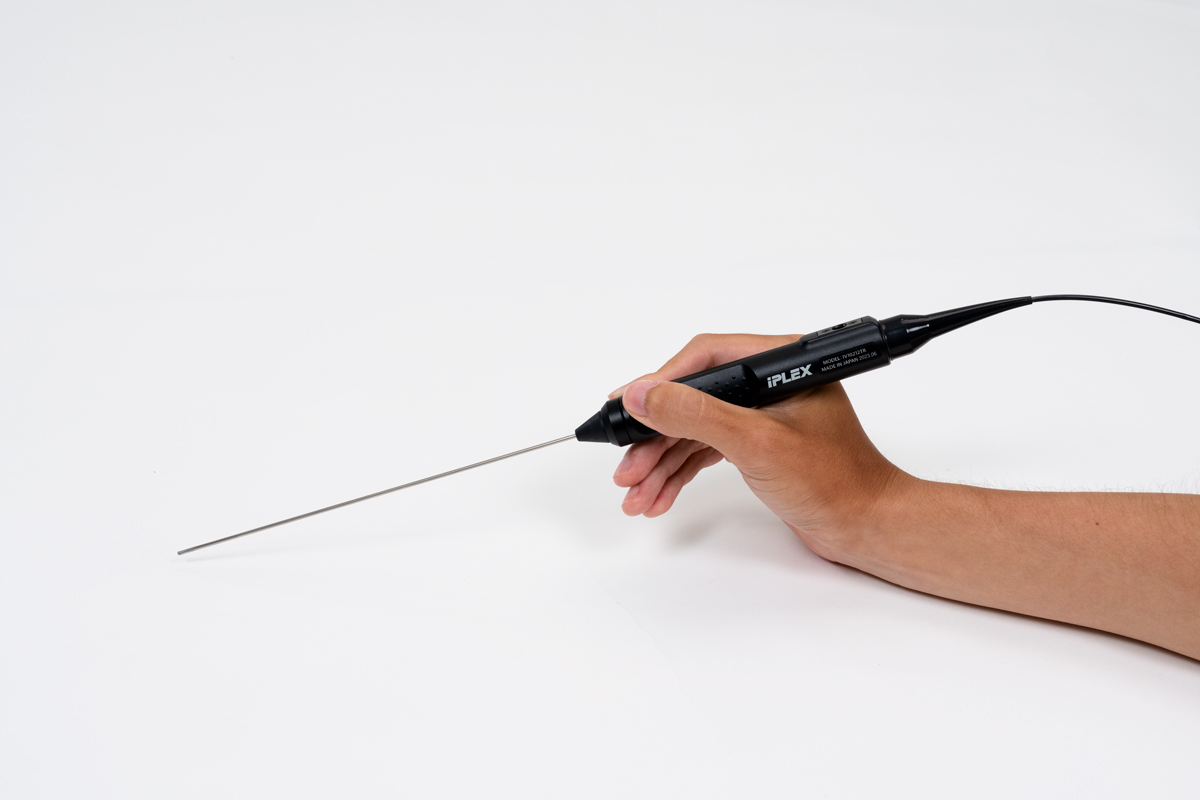 握持刚性插入管内窥镜