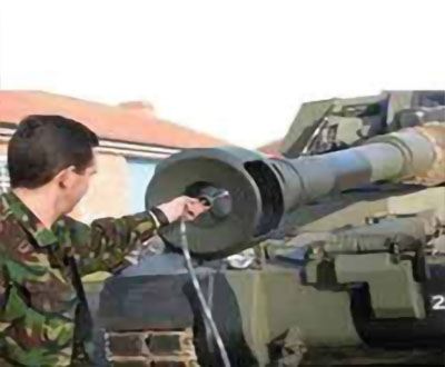 进行这种目视检测可以评估武器的状况，确定其使用是否安全可靠。