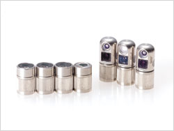 (2) 卓越的光学性能,可清晰地观察轴承的表面