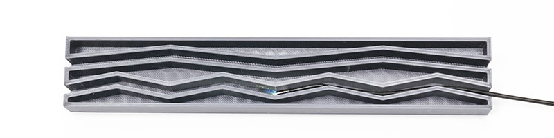 将超细柔性视频内窥镜插入到狭窄空间中