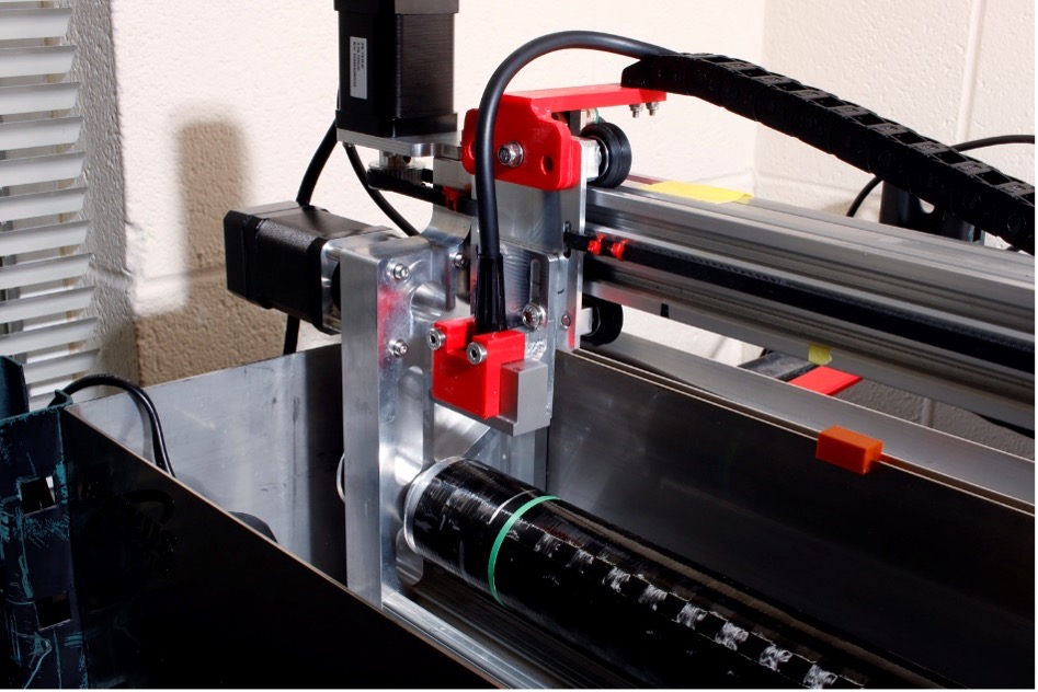 用于检测管子的水浸槽的定制驱动器组件。