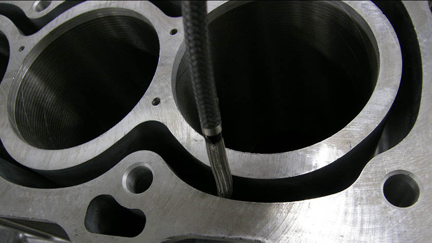 对汽车引擎进行内窥检测（RVI）