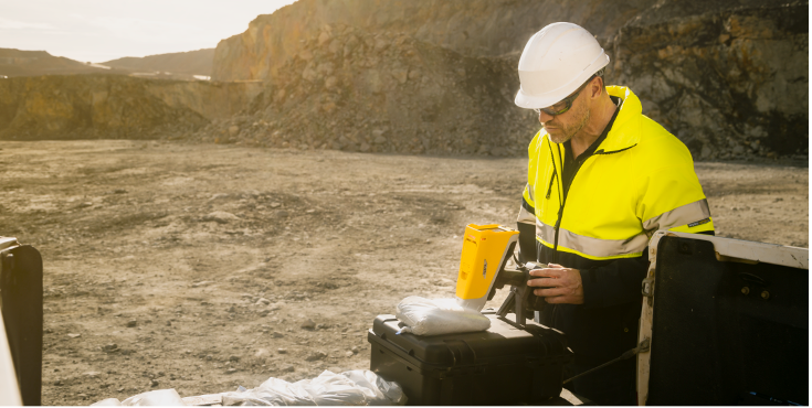 用于元素分析的手持式XRF分析仪