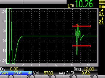 10米(30英尺)电缆。激励脉冲明显增大。底面回波已形成一个额外周期。厚度读数偏移0.26毫米。