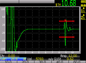 25米(80英尺)电缆。增益增加了6 dB,以补偿电缆的信号损耗。激励脉冲振铃明显。底面回波之后是电缆反射。厚度读数偏移0.68毫米。
