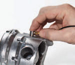 正在检测齿轮的延迟块探头