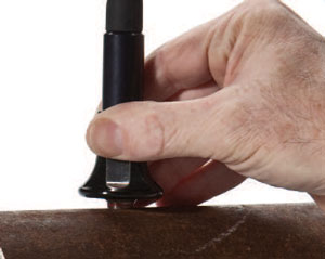 双晶系列探头正在检测腐蚀金属