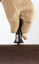 双晶探头正在检测腐蚀金属