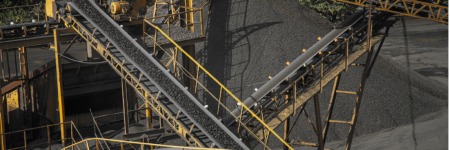 通过XRF元素分析仪在采矿作业的传送带上进行自动化采样和分析