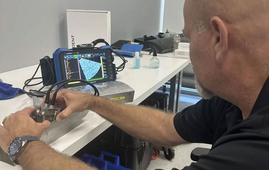 Evaluating an arrays SNR on a noisy vintage cast austenitic stainless steel cal block