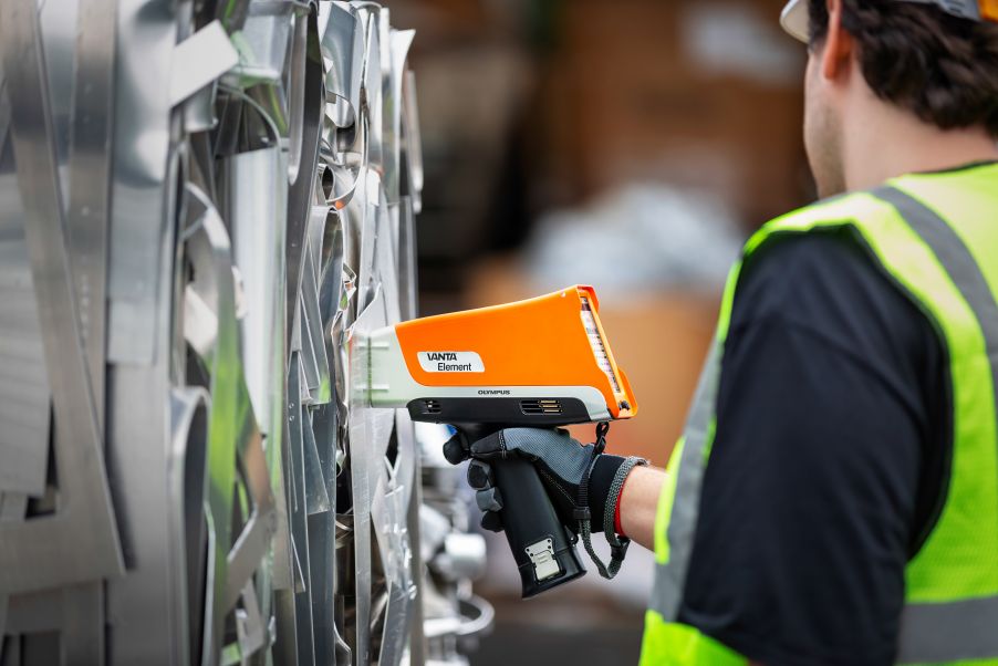 Vanta Element X射线荧光光谱仪用于检测金属废料的含量