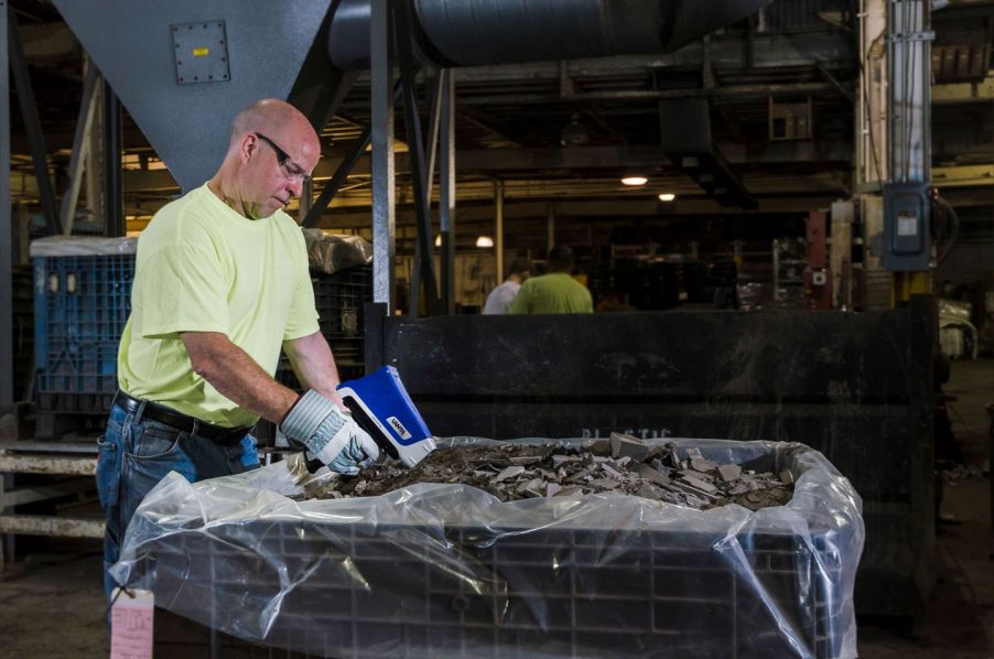 使用手持式XRF光谱仪回收催化转换器